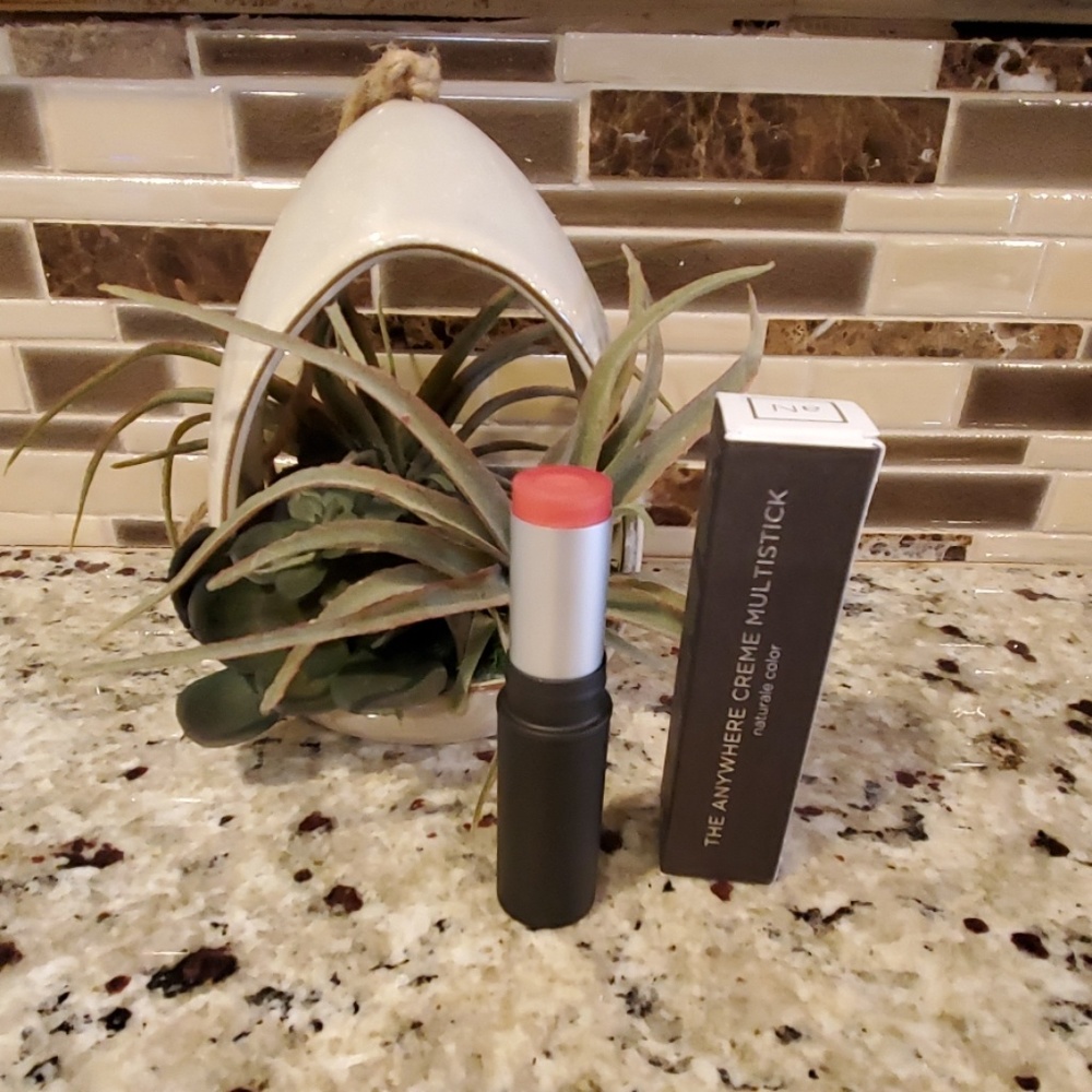 Au Naturale creamy lipstick in Grapefruit